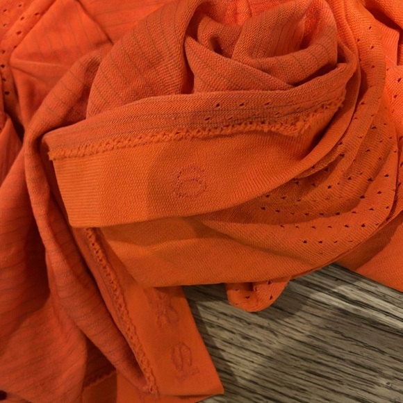 Lululemon Train to Be Short-Sleeve Shirt - Picture 4 of 4